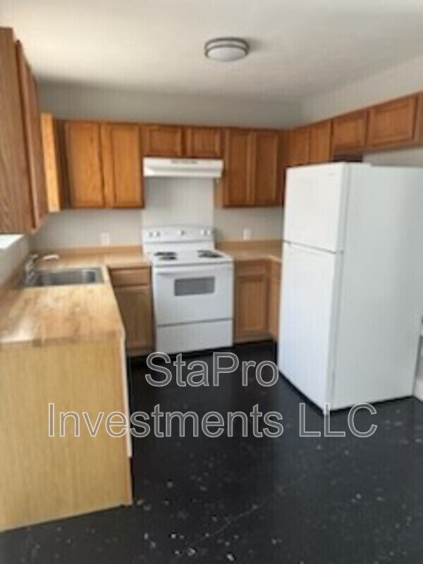 Building Photo - 202 Village Pl