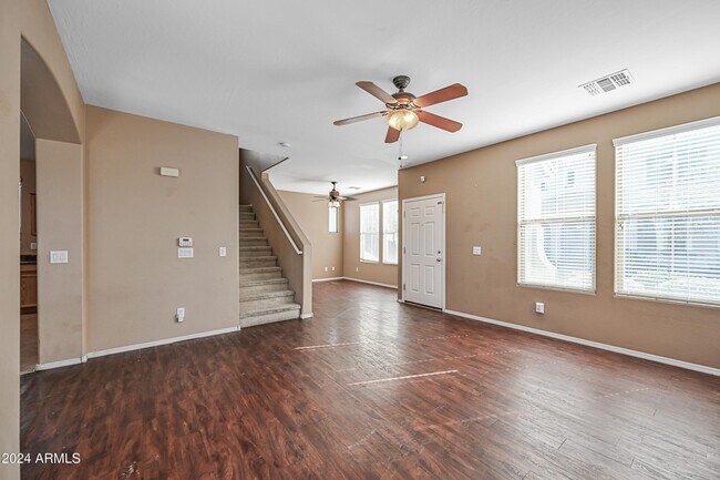 Building Photo - 1909 E Oxford Ln