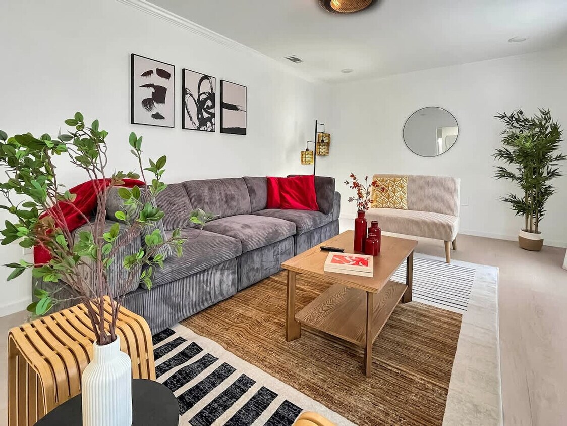 Foto principal - 216 Pinecrest Pl