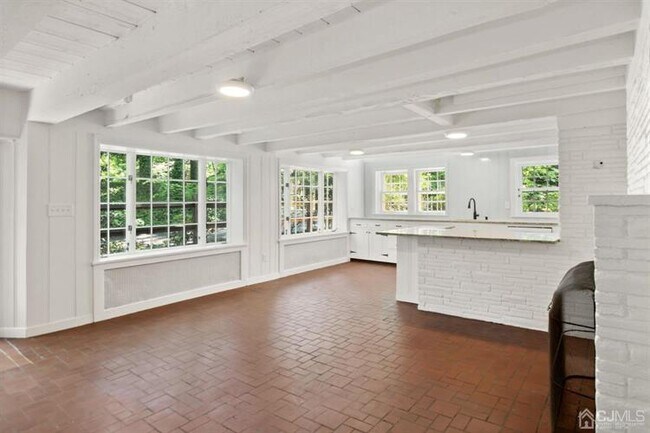 Building Photo - 2041 Raritan Rd
