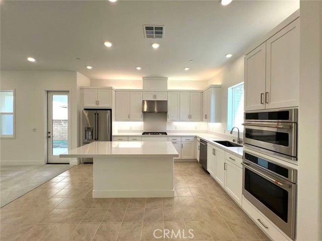 Building Photo - 414 Clipper