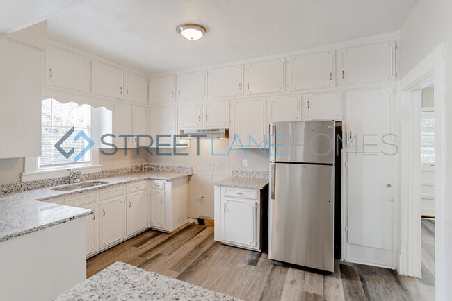 Building Photo - SIGN LEASE BY 2/28 AND GET $250 OFF FIRST ...
