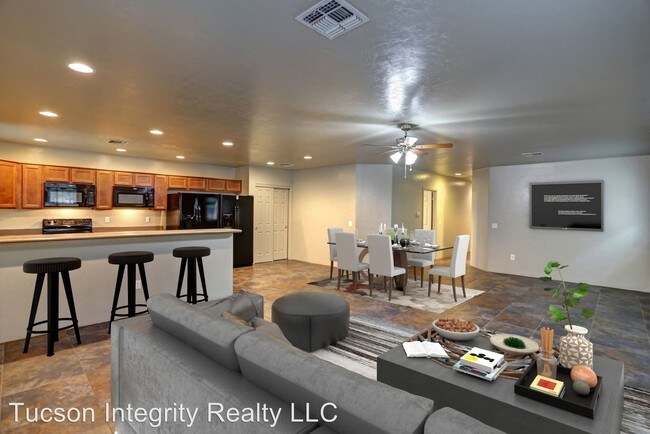 Building Photo - 1122 E 7th St