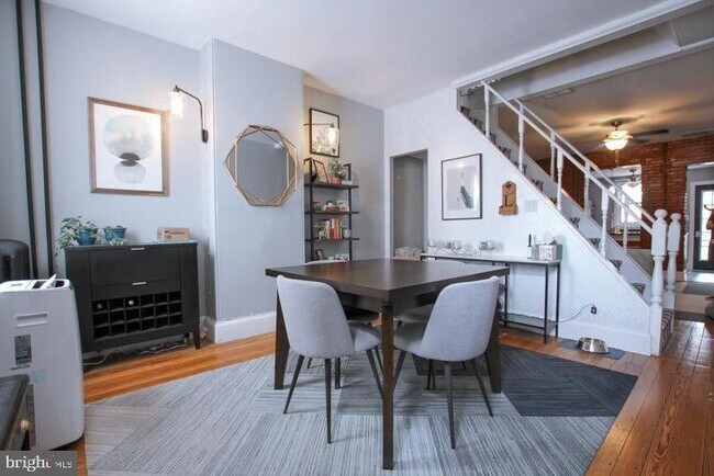 Dining Room - 3678 Calumet St