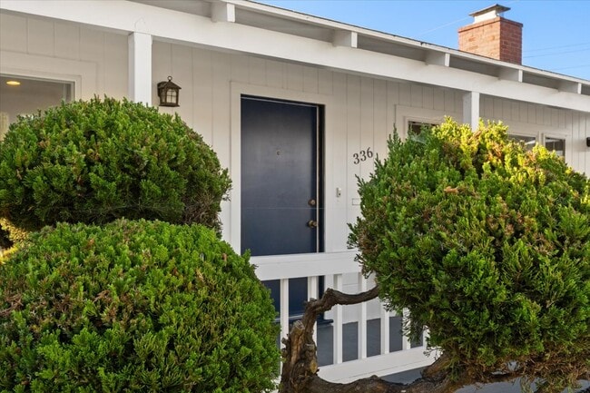 Building Photo - 336 W Hillcrest Blvd