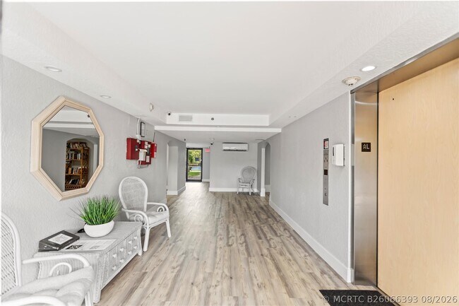 Building Photo - 2455 Lindell Blvd