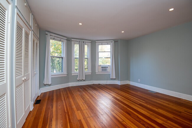 Foto del edificio - 2438 20th St NW