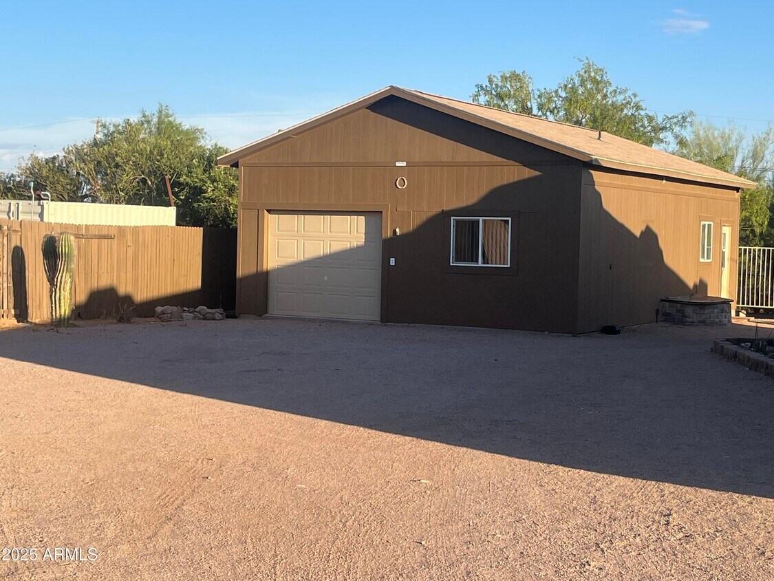 Foto principal - 2529 E Scenic St