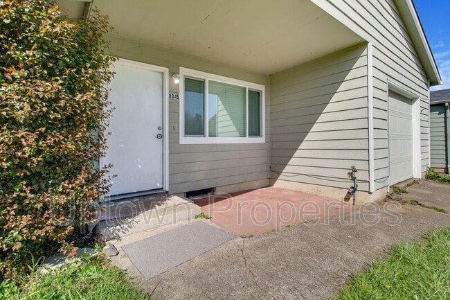 Building Photo - 8045 SW Thorn St