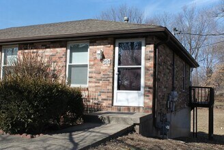 Building Photo - 5608 NE Barnes Ave