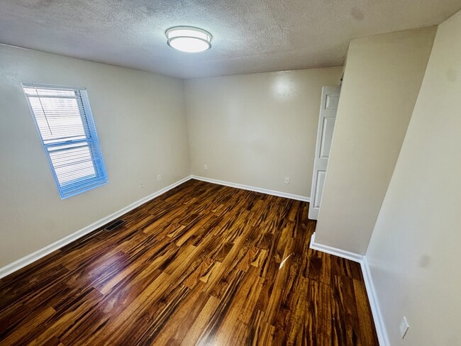 Building Photo - 335 Edgewood Rd