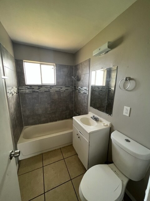 Building Photo - 7011 N 76th Dr