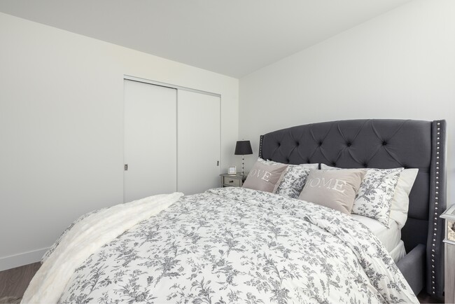 Building Photo - *Special Offer Available* Garden View 1-BR...