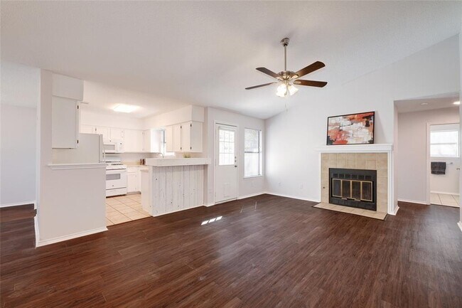 Building Photo - 5705 Shreveport Dr