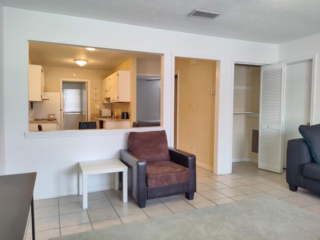 Building Photo - 755 Burcale Rd