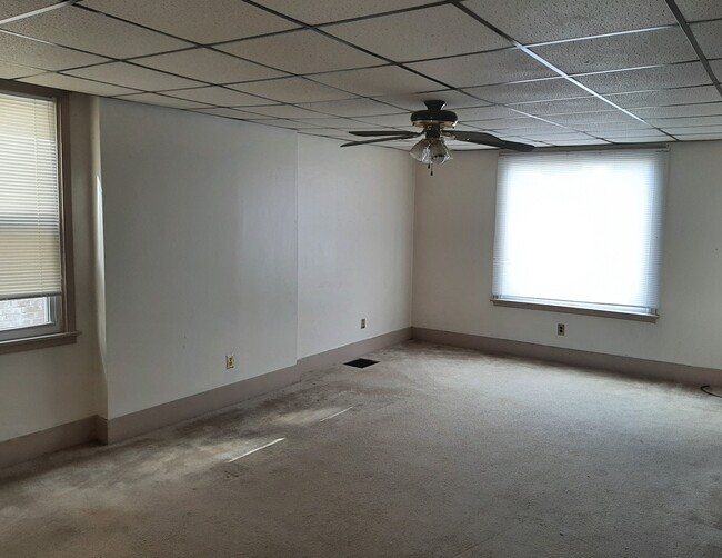 Large Living Room - 1309 16th Ave