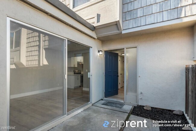 Building Photo - 3 br, 2.5 bath Townhome - 1804 Holland Dr,...