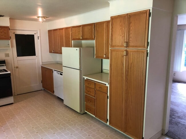 Building Photo - Charming 2 or 3 bedroom, 1 bath home in Great Location!