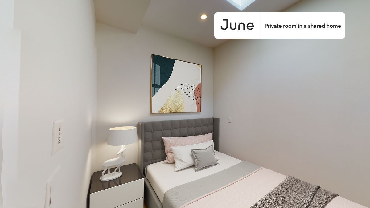 Foto principal - Private bedroom in 5 bed/2 bath Home