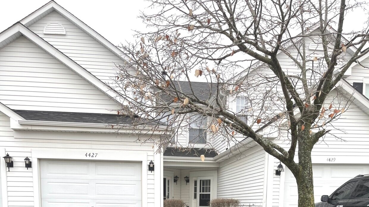 4427 W Brownstone Way, Waukegan, IL 60085 Townhome Rentals in