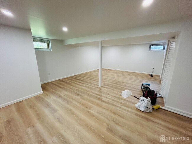 Building Photo - 18 Millstone Rd