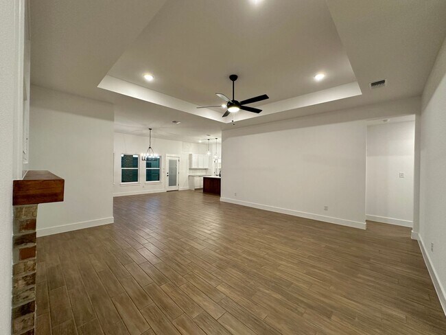 Building Photo - Viewable Now by Appointment Only!