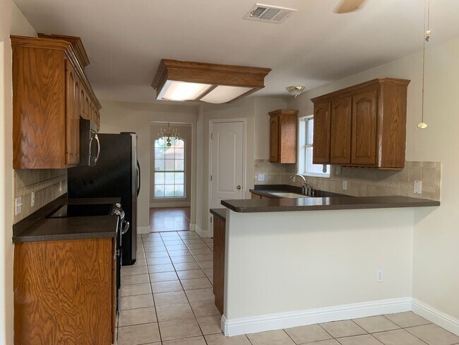 Foto del edificio - 3821 Brockhampton - 4/Bed 2/Bath - $2295/m...