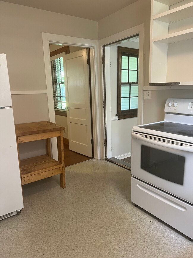 Building Photo - 1013 McMahan Avenue