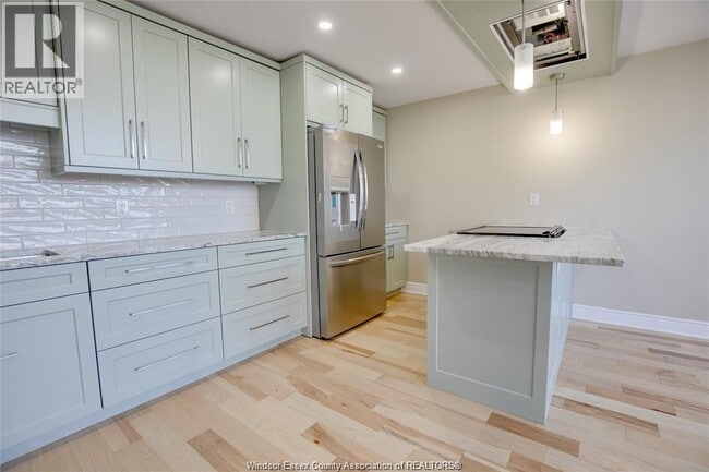 Building Photo - 111 Riverside Dr E