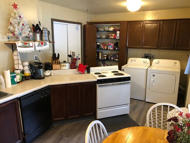 Building Photo - Available August 2025.   Monthly rent $1,600