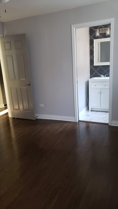 Master bedroom w 1/2 bath - 8509 S State St