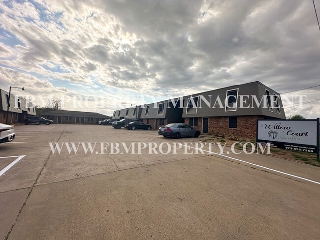 Foto del edificio - Willow Court Apartments, Unit 204 - 2 Bedroom, 1 Bathroom Apartment Home in Mexia, TX!