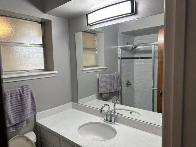 Foto del edificio - 803 Golf Ct