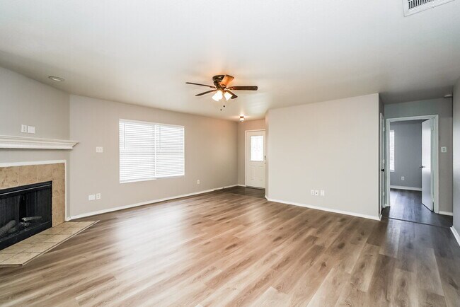 Foto del edificio - 8505 Shallow Creek Dr