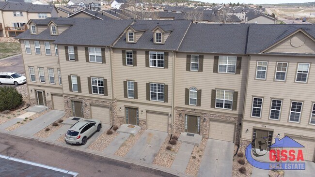 Building Photo - Beautiful townhome in Monument with 4 bedr...