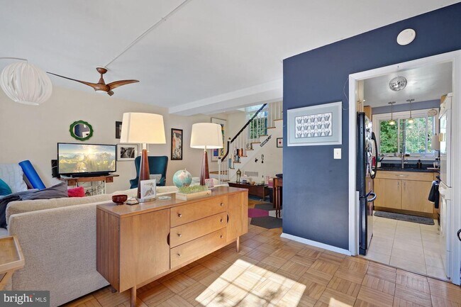 Building Photo - 3102 Martha Custis Dr