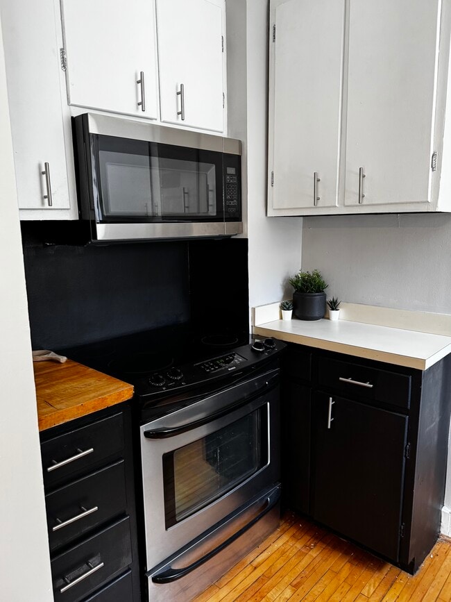 Building Photo - 1492 Bennaville Ave