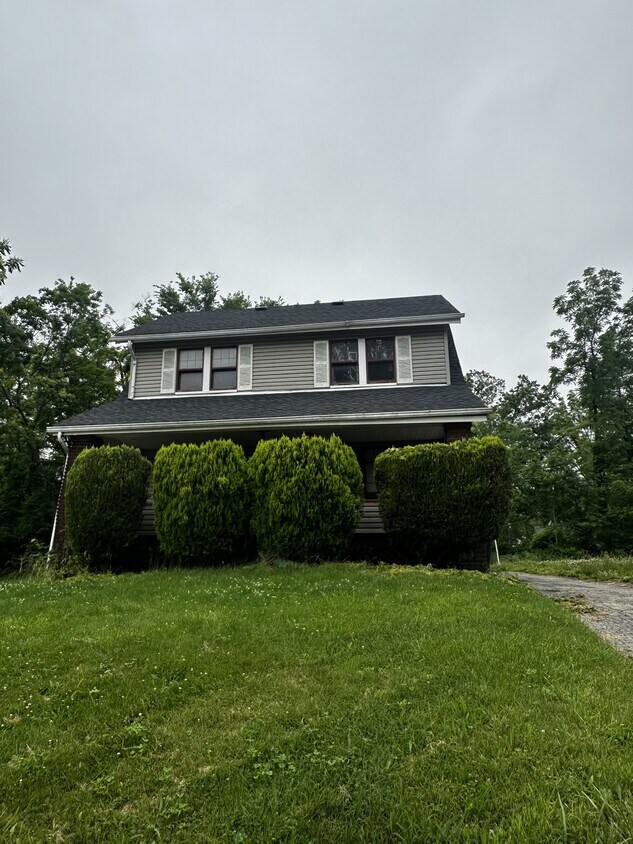 Foto principal - 532 W Ravenwood Ave