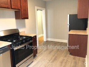 Building Photo - 2909 W 56th St