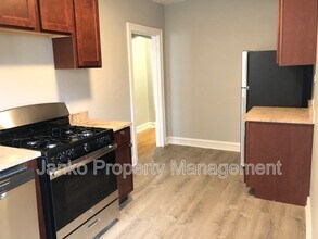Building Photo - 2909 W 56th St