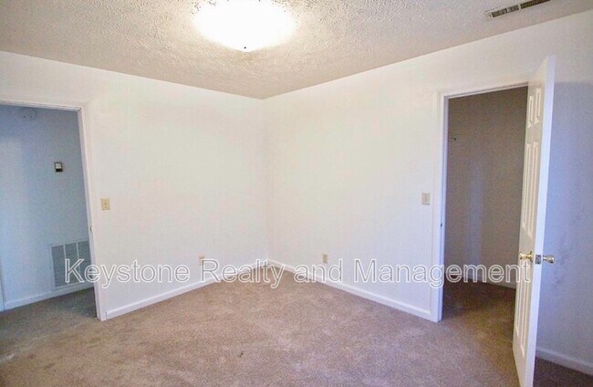 Foto del edificio - 1375 Thompsonville Ln