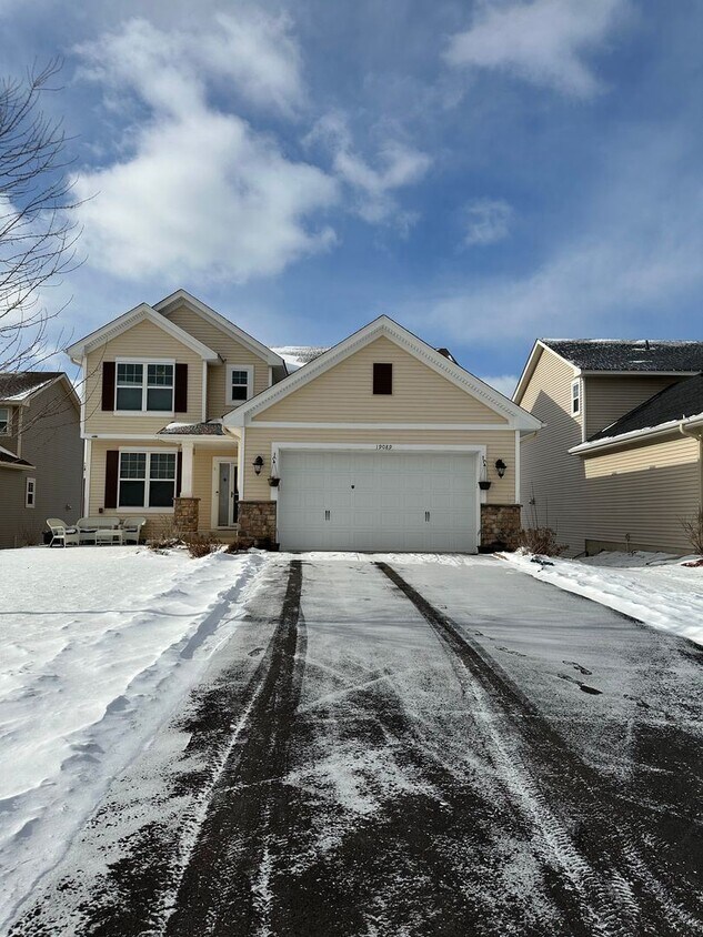 4 br, 2.5 bath House 19089 Galloway Cir House Rental in Corcoran