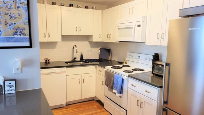 Building Photo - 131 Summer St