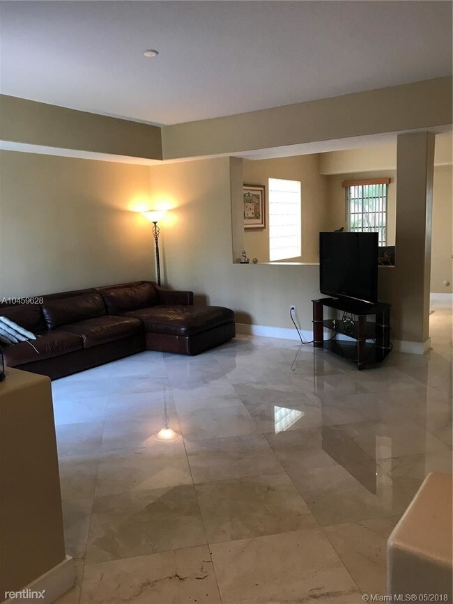 Foto del edificio - 4 br, 4.5 bath House - Aventura Lakes