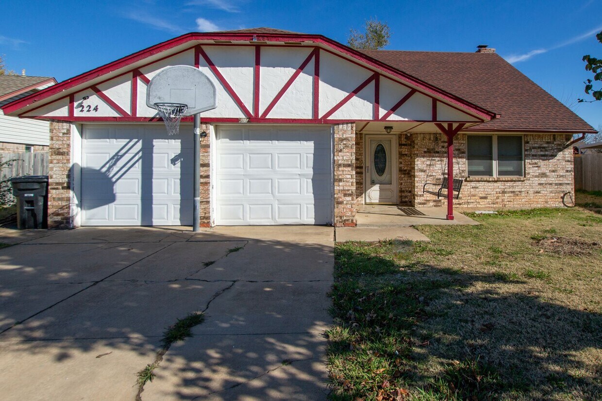 Gorgeous 4 Bed 2 Bath in Moore! - Gorgeous 4 Bed 2 Bath in Moore!