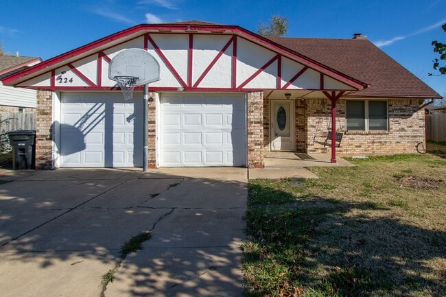 Gorgeous 4 Bed 2 Bath in Moore! - Gorgeous 4 Bed 2 Bath in Moore! House