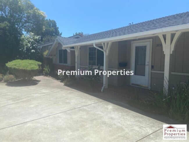 Building Photo - 2833 San Antonio Dr