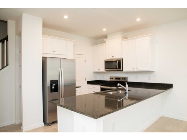 Foto del edificio - Brand New 3 bed 2.5 bath Townhome