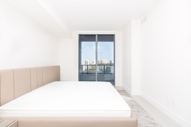 Foto del edificio - 3585 NE 207th St