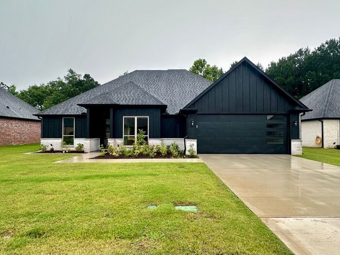 Foto principal - Available Now! Luxurious 3 Bedroom 2 Bath ...